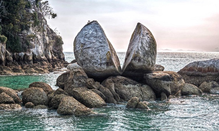 Split Apple Rock-Kaiteriteri