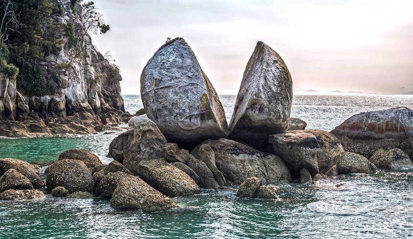 Split Apple Rock-Kaiteriteri