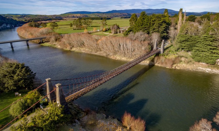 Clifden Suspension Bridge-Tuatapere