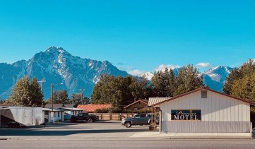 Pioneer Motel