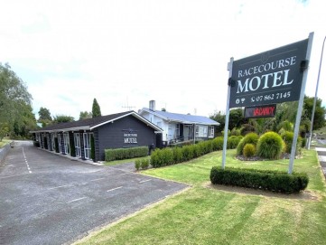 Racecourse Motel