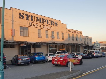 Stumpers Hotel / Bar / Cafe