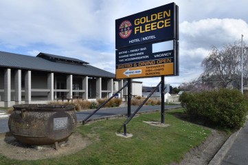 Golden Fleece Hotel-Motel